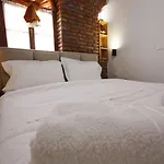 Buzi 3* Berat