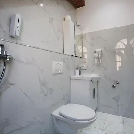 Boutique Buzi 3* بيرات
