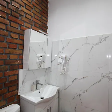 Boutique Buzi 3* بيرات
