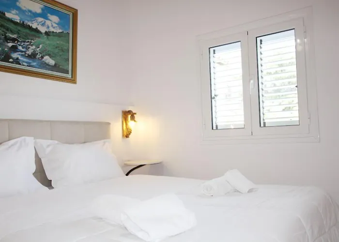 Hotel Buzi 3*