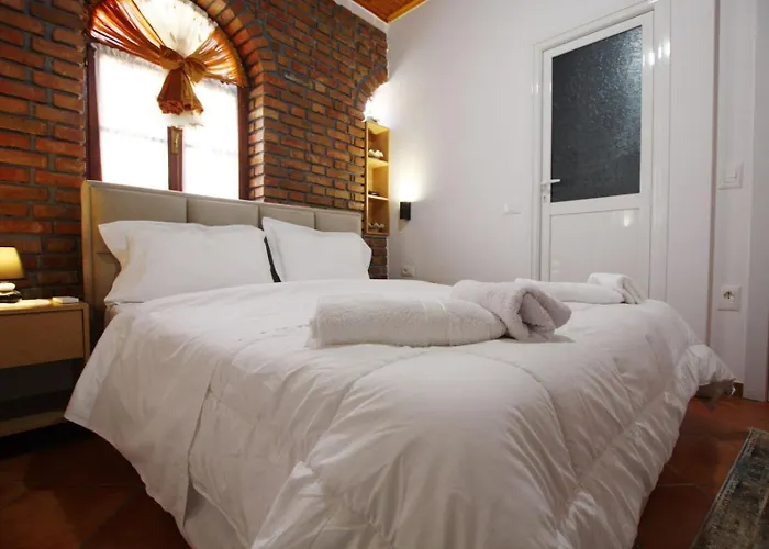 Hotel Buzi 3*