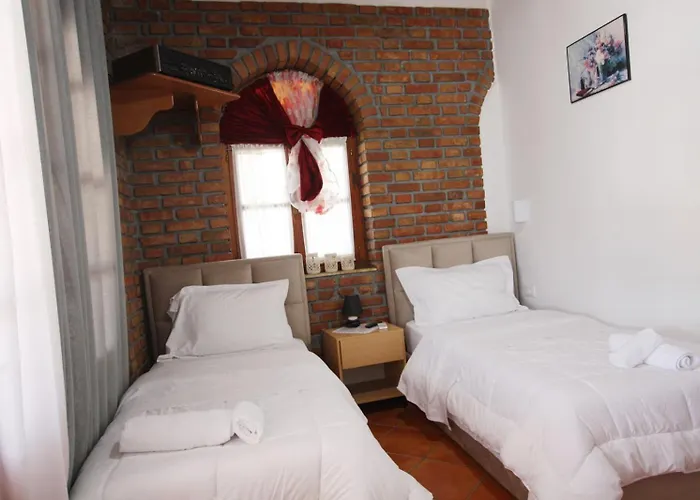 Buzi Hotel 3*