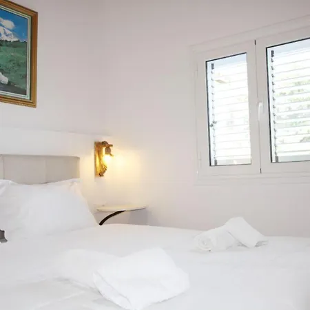 Hotel Buzi 3*