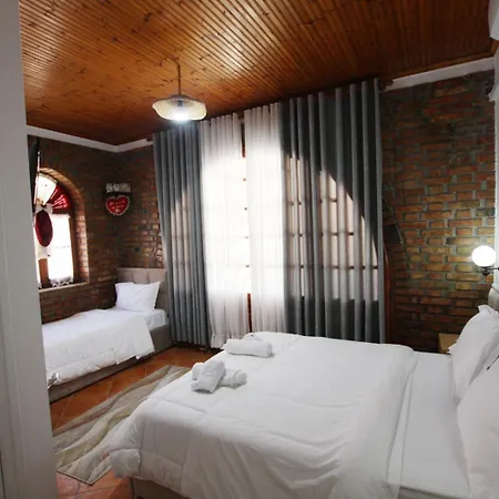 Boutique Buzi 3* Berat