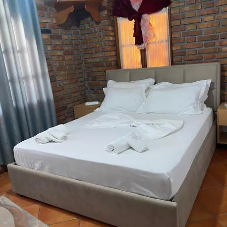 Buzi Hotel 3*